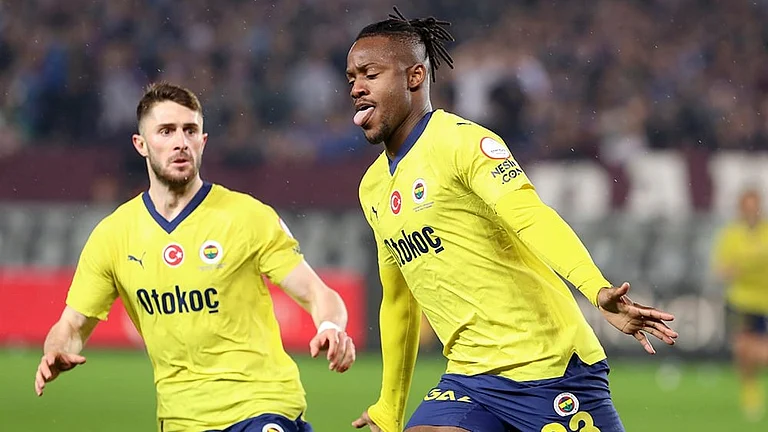 Fenerbahce will look to showcase their attacking flow in an important Turkish Super Lig match - | Photo: Serkan Hacioglu/Dia Images via AP